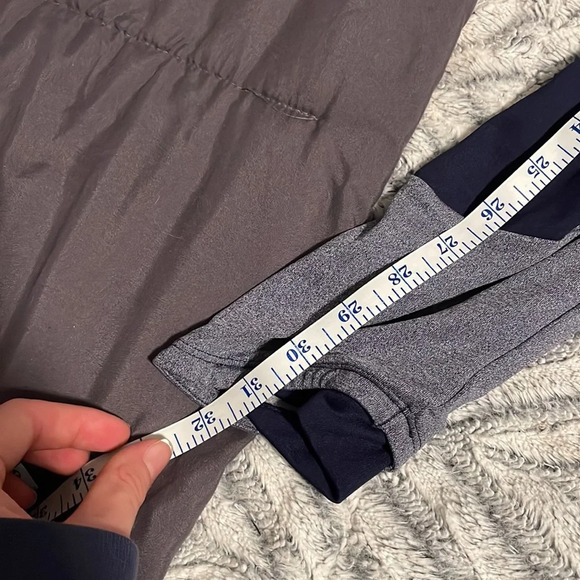 Women’s Under Armour sweatshirt size medium‎ navy/gray - Picture 8 of 10